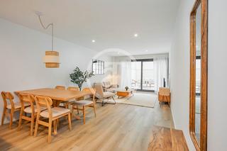 Miete Zweistöckige Wohnung in Calle de castelao 158. Dúplex de alquiler temporal de 3 habitaciones y patio interior e