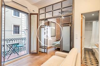 Location Appartement  Carrer de sant miquel. Apartamento de alquiler temporal con balcón y muy cerca del port