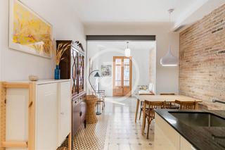Alquiler Piso en Carrer d'aragó 57. Piso de alquiler temporal de 2 habitaciones y balcón en el barri