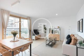 Location Appartement  Carrer de pi i margall. Piso de alquiler temporal con terraza, 2 habitaciones y estudio