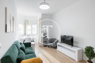 Alquiler Piso en Travessia de sant antoni 7. Piso de alquiler temporal de 3 habitaciones y 1 baño en el barri