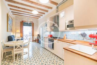 Location Appartement à Carrer de verdi 13. Piso de alquiler temporal de 2 habitaciones y 2 baños con balcón
