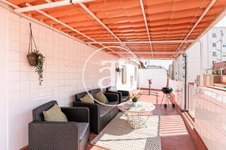 Location Appartement  Carrer cooperativa. Ático de alquiler temporal de 3 habitaciones con terraza en hosp