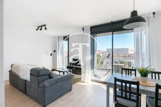 Rent Flat in Carrer de leonardo da vinci 76. Piso de alquiler temporal de 3 habitaciones y 2 baños con terraz