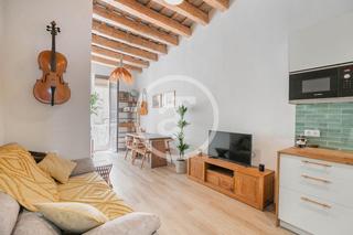 Alquiler Piso en Carrer de mozart 4. Piso de alquiler temporal de 2 habitaciones con balcón y terraza