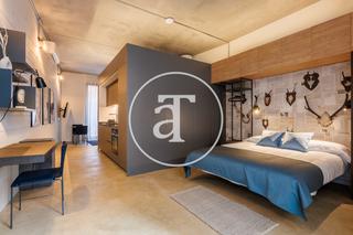Lloguer Estudi  Carrer de l'aurora. Estudio de alquiler temporal de 1 habitación y 1 baño con balcón