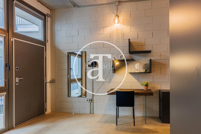 Foto 4e93d942-d5f9-4fe8-a32c-01b0eaf55347. Alquiler estudio  de alquiler temporal de 1 habitación y 1 baño con balcón en ciutat vella en Barcelona