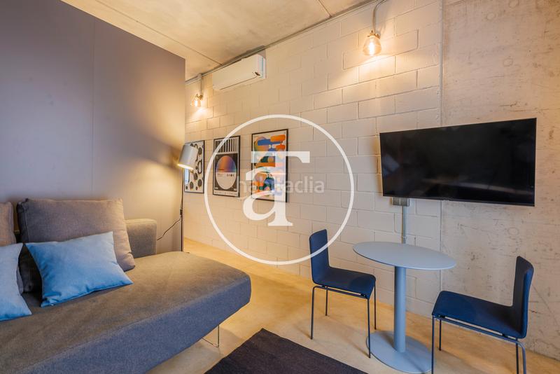 Foto eeaa6f92-6c78-47be-b599-591abcf2ea27. Alquiler estudio  de alquiler temporal de 1 habitación y 1 baño con balcón en ciutat vella en Barcelona