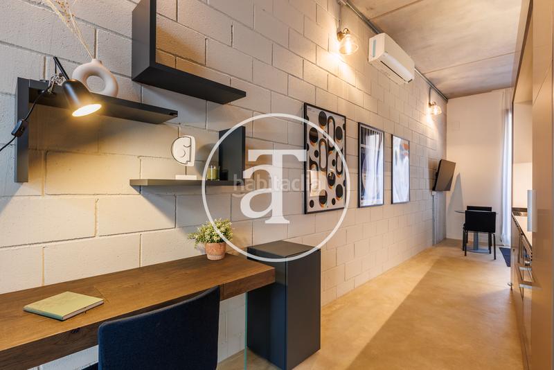 Foto eebeb786-9ea7-41e1-a321-188def7c459c. Alquiler estudio  de alquiler temporal de 1 habitación y 1 baño con balcón en ciutat vella en Barcelona
