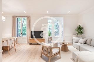 Location Appartement à Carrer de bailèn 150. Piso de alquiler temporal de 3 habitaciones y 3 baños, con terra