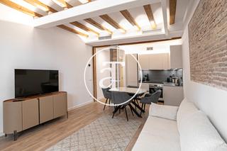 Location Appartement  Carrer dels còdols. Piso de alquiler temporal de 3 habitaciones y 3 baños con balcón