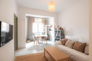 Rent Flat in Carrer de la riera blanca 137. Piso de alquiler temporal de 2 habitaciones con vestidor en sant