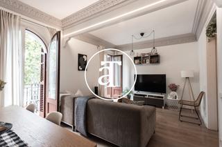 Lloguer Pis  Carrer del comte d'urgell. Piso de alquiler temporal de 3 habitaciones y balcón con 1 baño