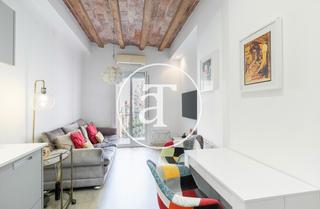 Lloguer Pis  Carrer de valència. Piso de alquiler temporal de 1 habitación y 1 baño con balcón en