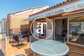 Lloguer Àtic a Carrer d'aribau 166. Ático de alquiler temporal de 3 habitaciones y 2 baños con balcó