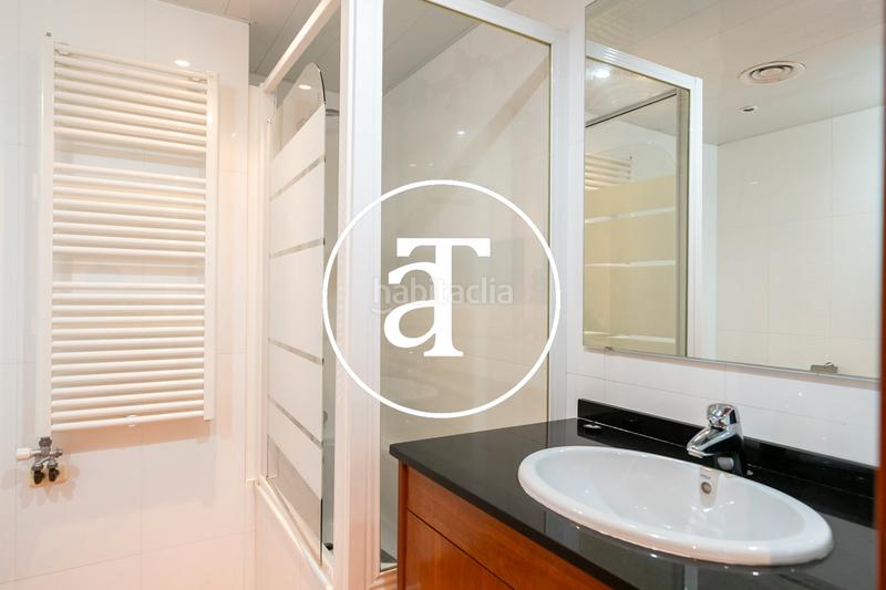 Foto b3de90e9-818d-4266-b3e9-738d217f4311. Alquiler ático en carrer d'aribau 166 ático de alquiler temporal de 3 habitaciones y 2 baños con balcón y terraza en el eixample en Barcelona