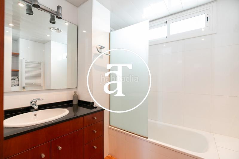 Foto b531e1a7-e899-441a-9d2e-9a06ecd70640. Alquiler ático en carrer d'aribau 166 ático de alquiler temporal de 3 habitaciones y 2 baños con balcón y terraza en el eixample en Barcelona