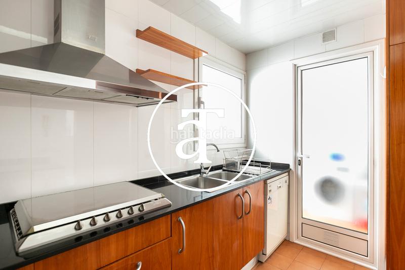 Foto eae218d7-a6c1-4ac9-97a0-f7bbe8875585. Alquiler ático en carrer d'aribau 166 ático de alquiler temporal de 3 habitaciones y 2 baños con balcón y terraza en el eixample en Barcelona
