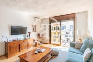 Location Appartement  Carrer de mallorca 165. Piso de alquiler temporal de 3 habitaciones, 2 baños, 1 aseo y e