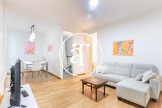 Miete Etagenwohnung  Carrer de la indústria. Piso de alquiler temporal de 2 habitaciones con baño y aseo en e