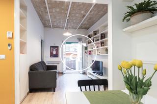 Location Appartement  Carrer de rosalia de castro. Piso de alquiler temporal de 1 habitación con balcón en zona res