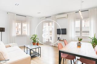 Location Appartement  Carrer del ripollès 63. Piso de alquiler temporal de 2 habitaciones y 1 baño con balcón