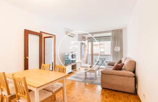 Alquiler Piso  Carrer de padilla 308. Piso de alquiler temporal de 3 habitaciones, 1 baño y 1 aseo con