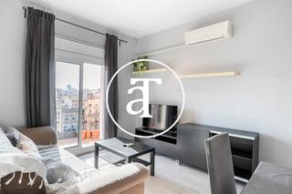 Location Appartement  Carrer del comte d'urgell 99. Ático de alquiler temporal de 3 habitaciones y 1 baño con amplia