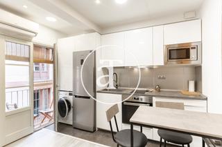 Location Appartement à Carrer de calders 19. Dúplex de alquiler temporal de 1 habitación, 1 baño y 2 balcones