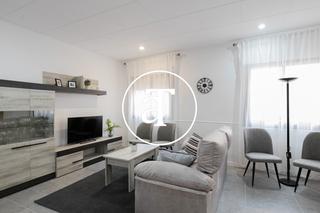 Lloguer Pis  Carrer de sales i ferré 59. Piso de alquiler temporal de 2 habitaciones y 2 baños en horta