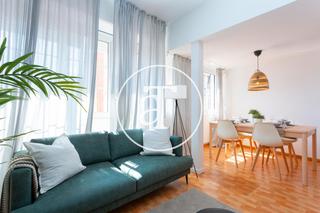 Affitto Appartamento in Avinguda de la mare de déu de montserrat 10. Piso de alquiler temporal de 3 habitaciones y 1 baño en gràcia