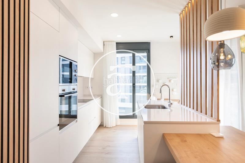 Foto 225f9bc4-5b8a-4b7d-9b5a-e932fdaa483d. Rent flat with heating parking pool in Port Badalona