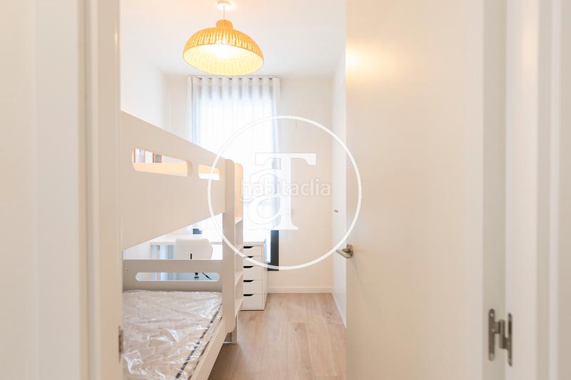 Foto 99932e32-aa5a-4bea-bec5-e37952448818. Rent flat with heating parking pool in Port Badalona