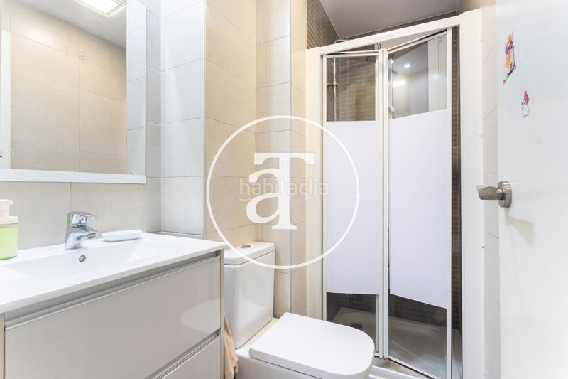 Foto 140c70e9-8d75-4b52-bbf0-39af0f32cb90. Lloguer pis amb calefacció a Turó de la Peira Barcelona