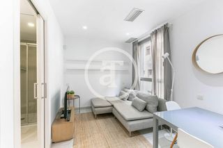 Affitto Duplex  Carrer de felícia fuster i viladecans. Dúplex de alquiler temporal de 2 habitaciones y terraza comparti