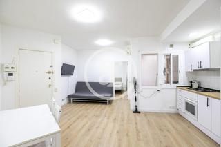 Location Appartement  C/ d'escòcia. Piso de alquiler temporal de 1 habitación próximo a la estación