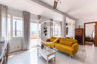 Location Attique  C/ de valència. Ático de alquiler temporal de 1 habitación y terraza en el clot.