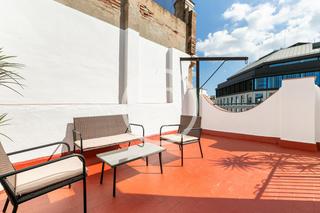 Location Attique  Carrer d'aragó. Ático de alquiler temporal de 2 habitaciones y terraza en eixamp