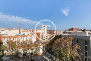 Lloguer Pis  Carrer del rosselló. Piso de alquiler temporal de 1 habitación y dos balcones en eixa