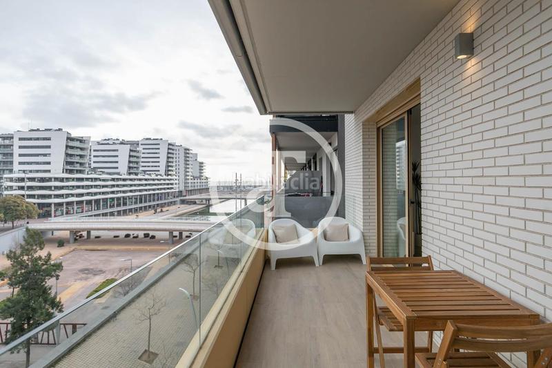 Foto a6176454-415d-4316-9a1c-9e8949555af1. Alquiler piso  de alquiler temporal con terraza, 2 habitaciones y estudio en Badalona