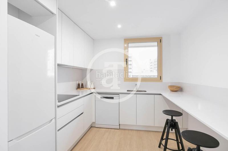 Foto ed5b897d-0d6c-4be6-886d-e24a3f79477f. Alquiler piso  de alquiler temporal con terraza, 2 habitaciones y estudio en Badalona