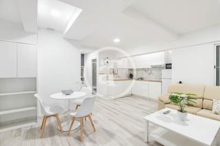 Location Appartement  C. de sicília. Piso de alquiler temporal de 1 habitación y 1 baño con salida a