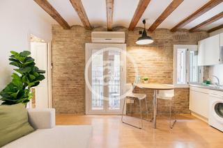 Location Appartement  Carrer de monjo. Piso de alquiler temporal de 1 habitación con balcón y 1 baño a