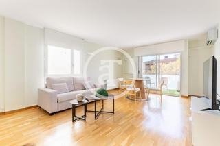 Location Appartement  Carrer d'adrià gual. Piso de alquiler temporal de 2 habitaciones, estudio, terraza y