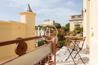 Lloguer Pis  Carrer de ticià. Piso de alquiler temporal de 2 habitaciones en gracia
