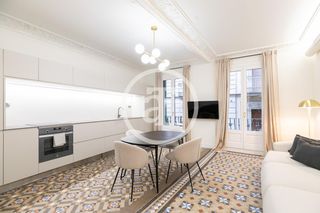 Location Appartement  Carrer d'avinyó. Piso de alquiler temporal de 2 habitaciones, estudio y 2 baños c