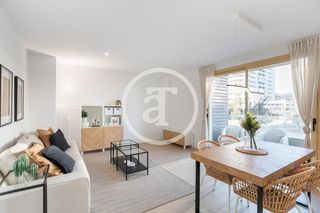 Rent Flat  Carrer de pi i margall. Piso de alquiler temporal de 2 habitaciones, estudio y balcón en