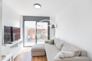 Rent Penthouse  Carrer del tossal. Ático de alquiler temporal de 2 habitaciones y 1 baño con balcón