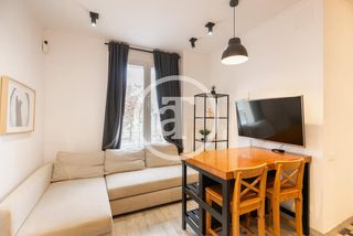 Location Appartement  Passeig de joan de borbó. Piso de alquiler temporal de 2 habitaciones y 1 baño junto a la