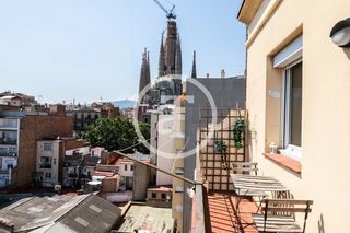 Affitto Appartamento  Carrer de la marina. Piso de alquiler temporal de 2 habitaciones y 1 baño con balcón